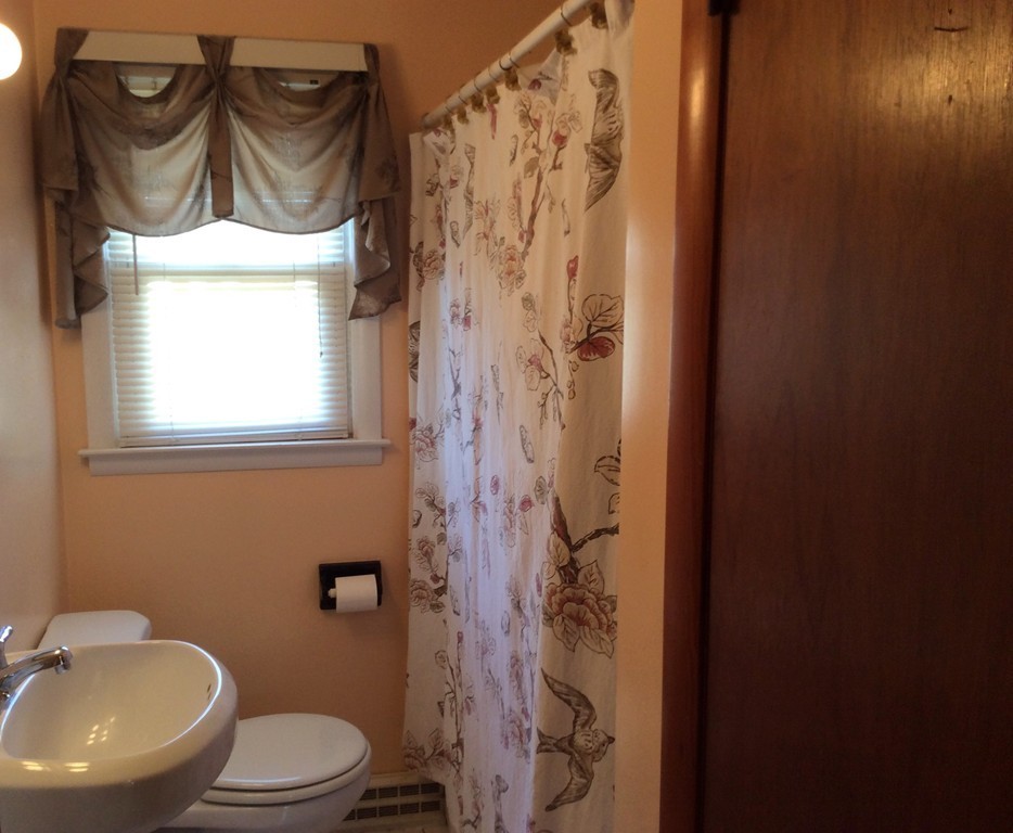 32 Harding Street Chicopee, MA 01013 - Photo 7 of 19 Gallery Image 7