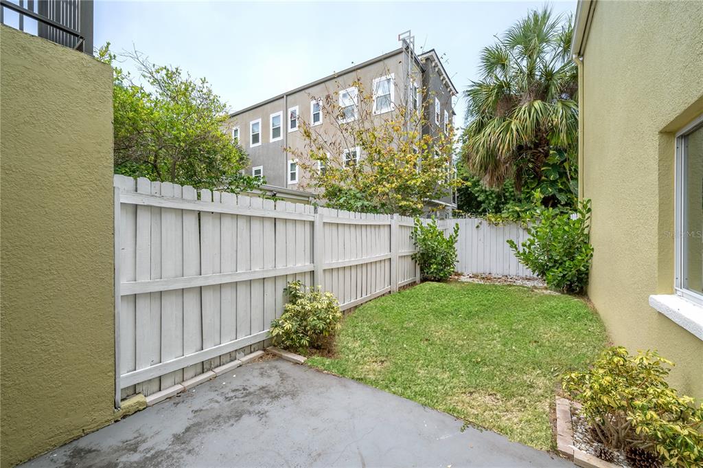 3206 West Azeele Street, Unit 129 Tampa, FL 33609 - Photo 23 of 30 a view of a backyard with plants