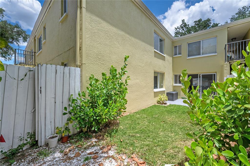 3206 West Azeele Street, Unit 129 Tampa, FL 33609 - Photo 24 of 30 a view of backyard of the house