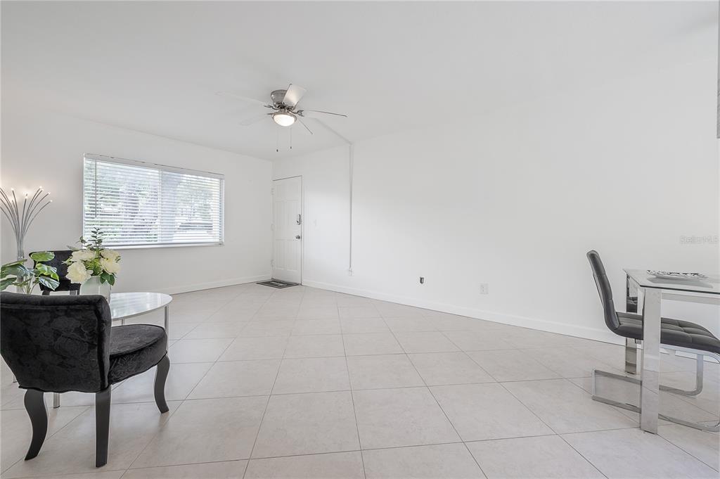 3206 West Azeele Street, Unit 129 Tampa, FL 33609 - Photo 5 of 30 a workspace with furniture and window