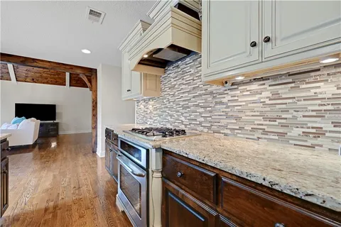 $900,000 | 11260 West 155th Terrace, Overland Park, KS 66221