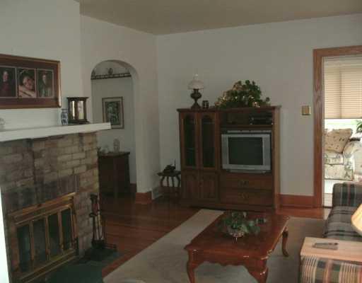 390 Tuscarawas Road Beaver, PA 15009 - Photo 4 of 8 Living Room.