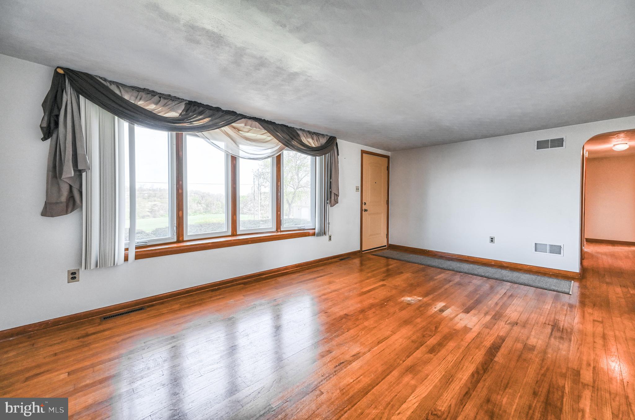 1045 Perry Road Red Lion, PA 17356 - Photo 5 of 38 Gallery Image 5