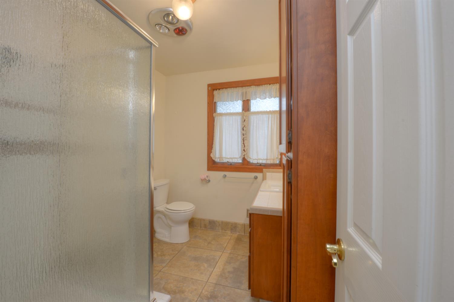 2931 East Marshall Road Patterson, CA 95363 - Photo 21 of 54 Hall bath with shower stall