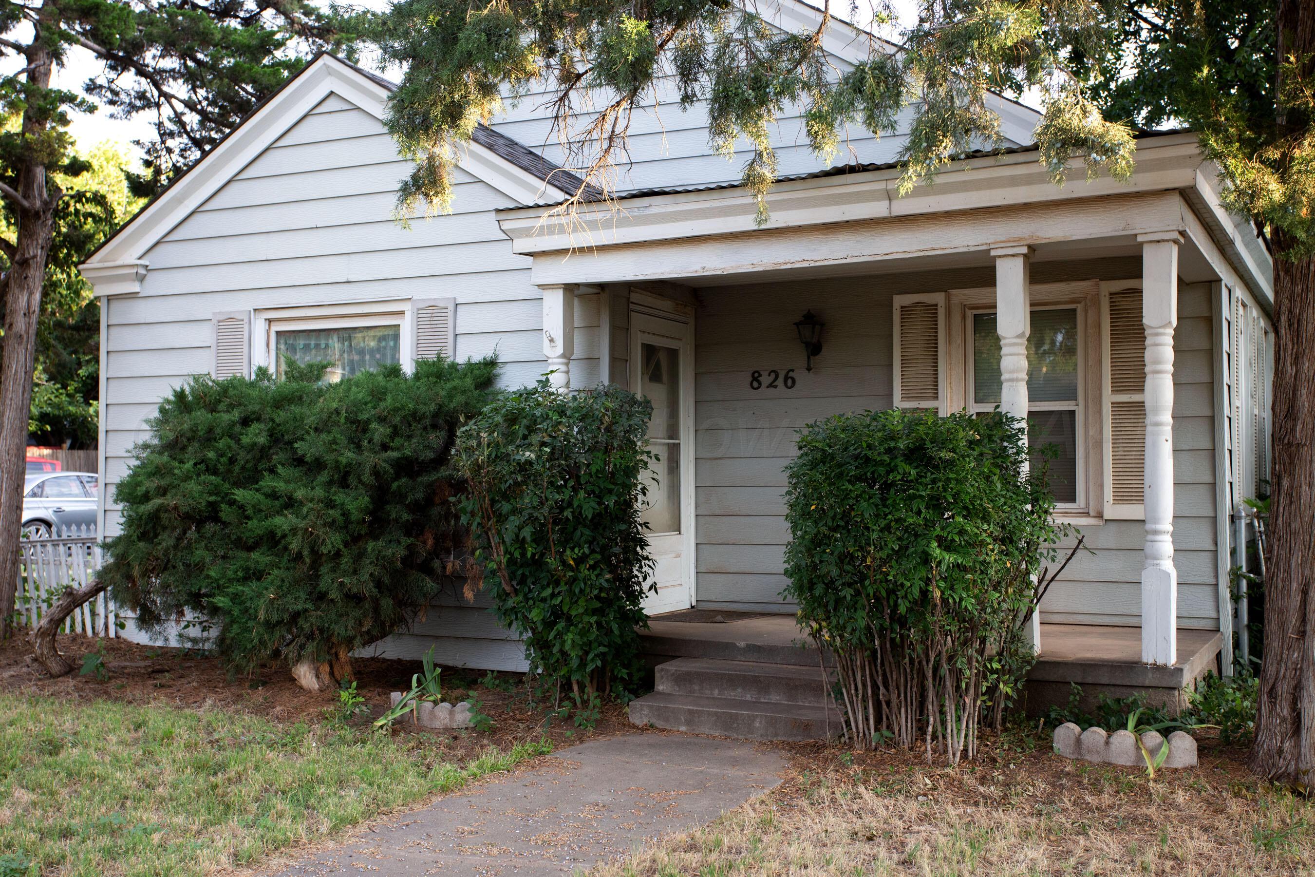826 Sunset Terrace Amarillo, TX 79106 - Photo 3 of 28 a view of a white house next to a yard