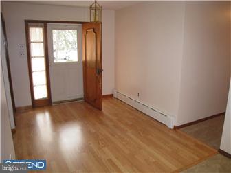 5 Litle Avenue Riverside, NJ 08075 - Photo 2 of 11 Foyer