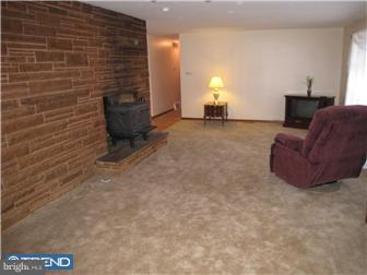5 Litle Avenue Riverside, NJ 08075 - Photo 3 of 11 Living Room