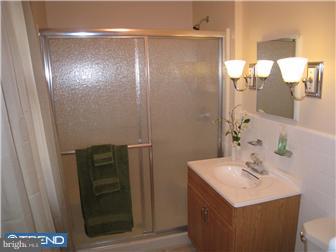 5 Litle Avenue Riverside, NJ 08075 - Photo 5 of 11 Bathroom