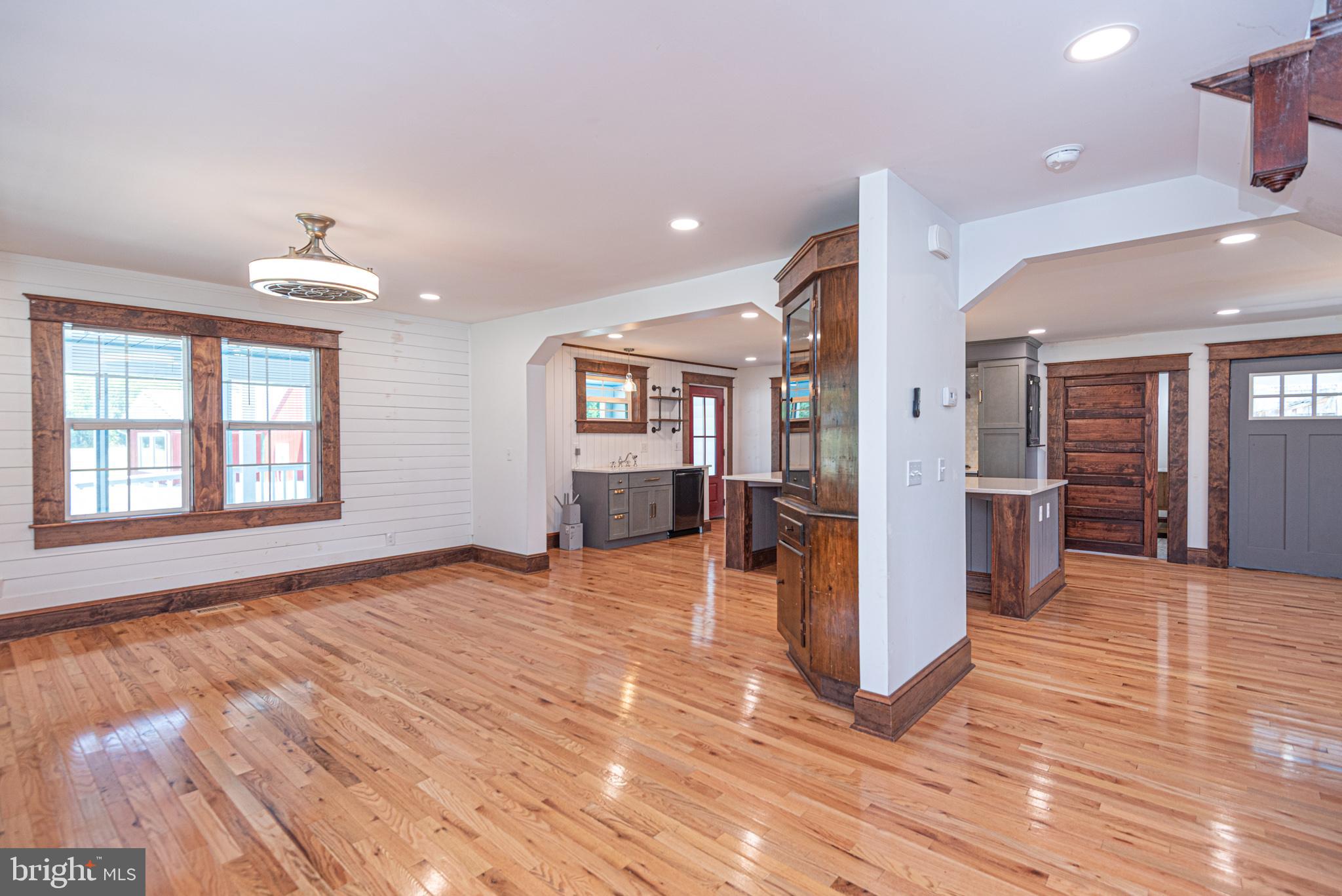 10850 Cathell Road Berlin, MD 21811 - Photo 2 of 118 Living room