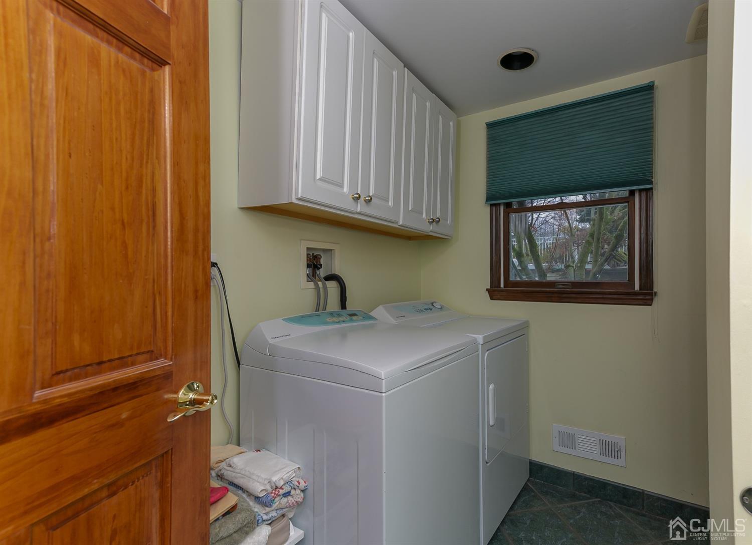 39 Corona Road East Brunswick, NJ 08816 - Photo 12 of 49 Gallery Image 12