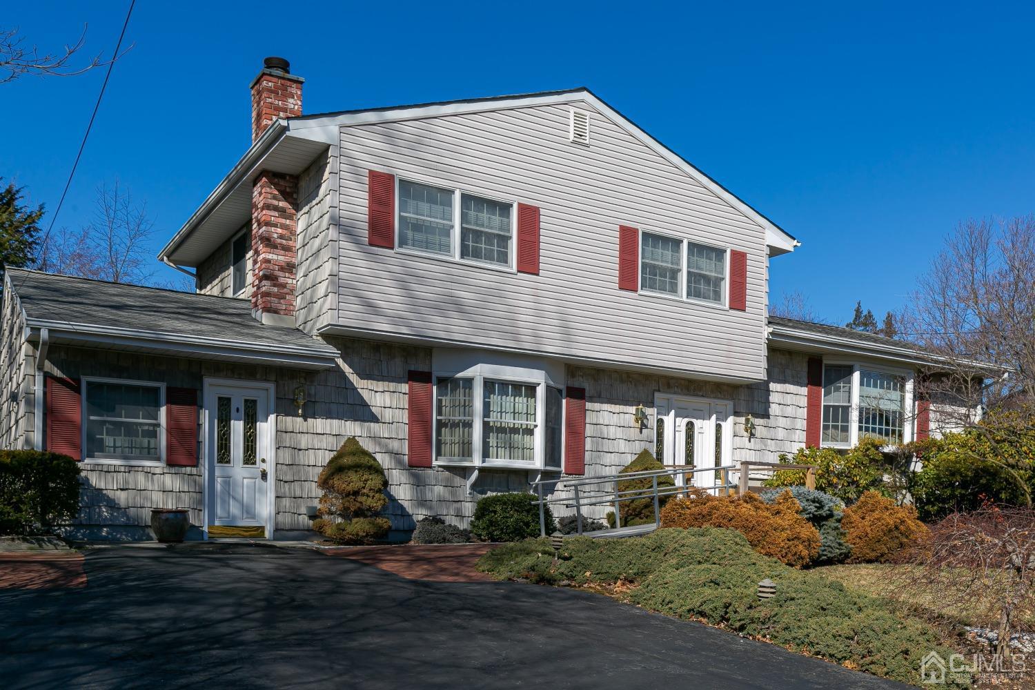 39 Corona Road East Brunswick, NJ 08816 - Photo 3 of 49 Gallery Image 3
