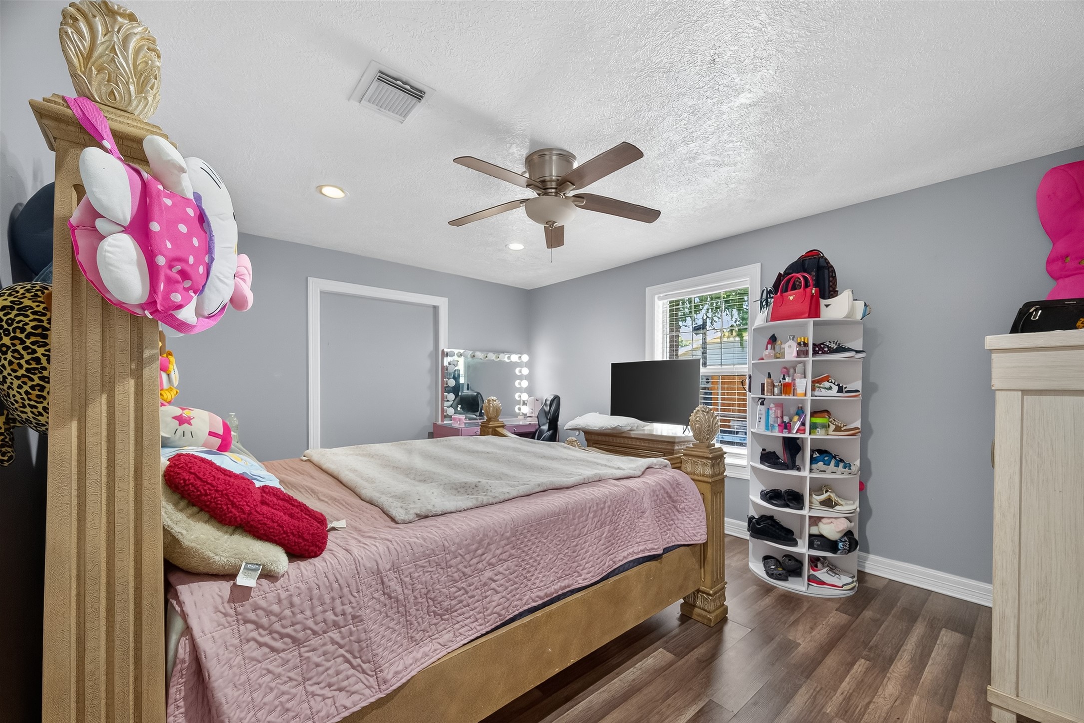 4917 Sycamore Avenue Pasadena, TX 77503 - Photo 29 of 46 a bedroom with a bed and a chandelier