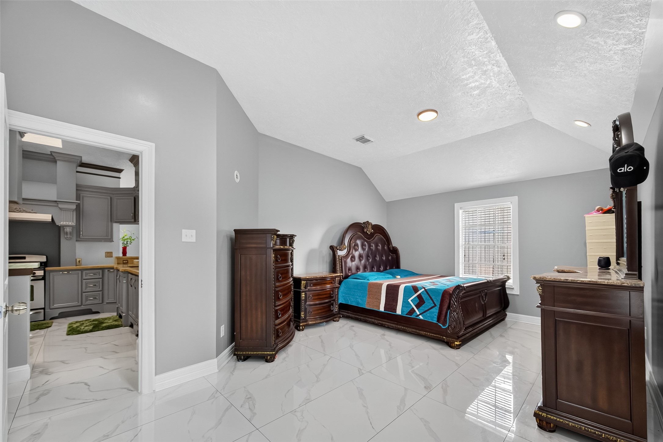 4917 Sycamore Avenue Pasadena, TX 77503 - Photo 34 of 46 a living room with furniture and a flat screen tv