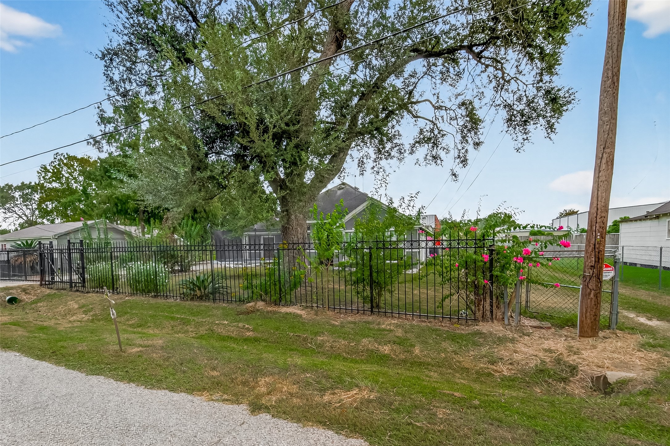 4917 Sycamore Avenue Pasadena, TX 77503 - Photo 4 of 46 a view of outdoor space with garden