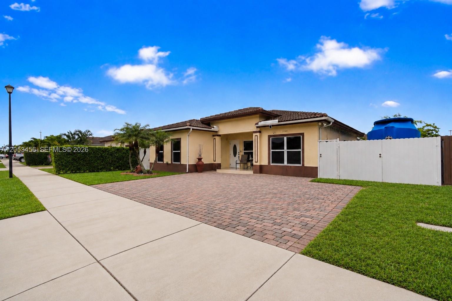 25501 Southwest 132nd Avenue Homestead, FL 33032 - Photo 3 of 37