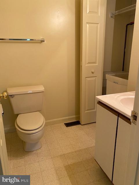5244 Dixons Mill Road Marshall, VA 20115 - Photo 20 of 61 Powder room