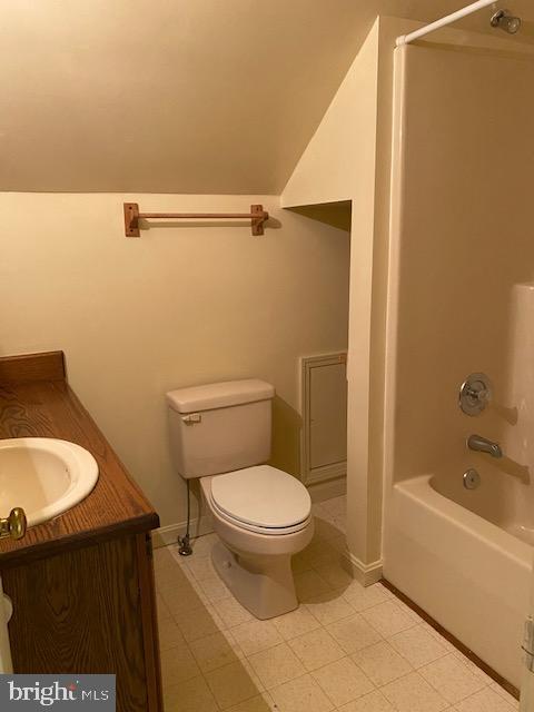 5244 Dixons Mill Road Marshall, VA 20115 - Photo 41 of 61 Apartment full bath