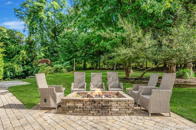 a view of garden with patio