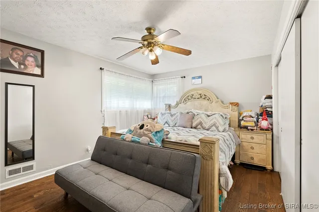 $365,500 | 1917 Utica Pike, Jeffersonville, IN 47130