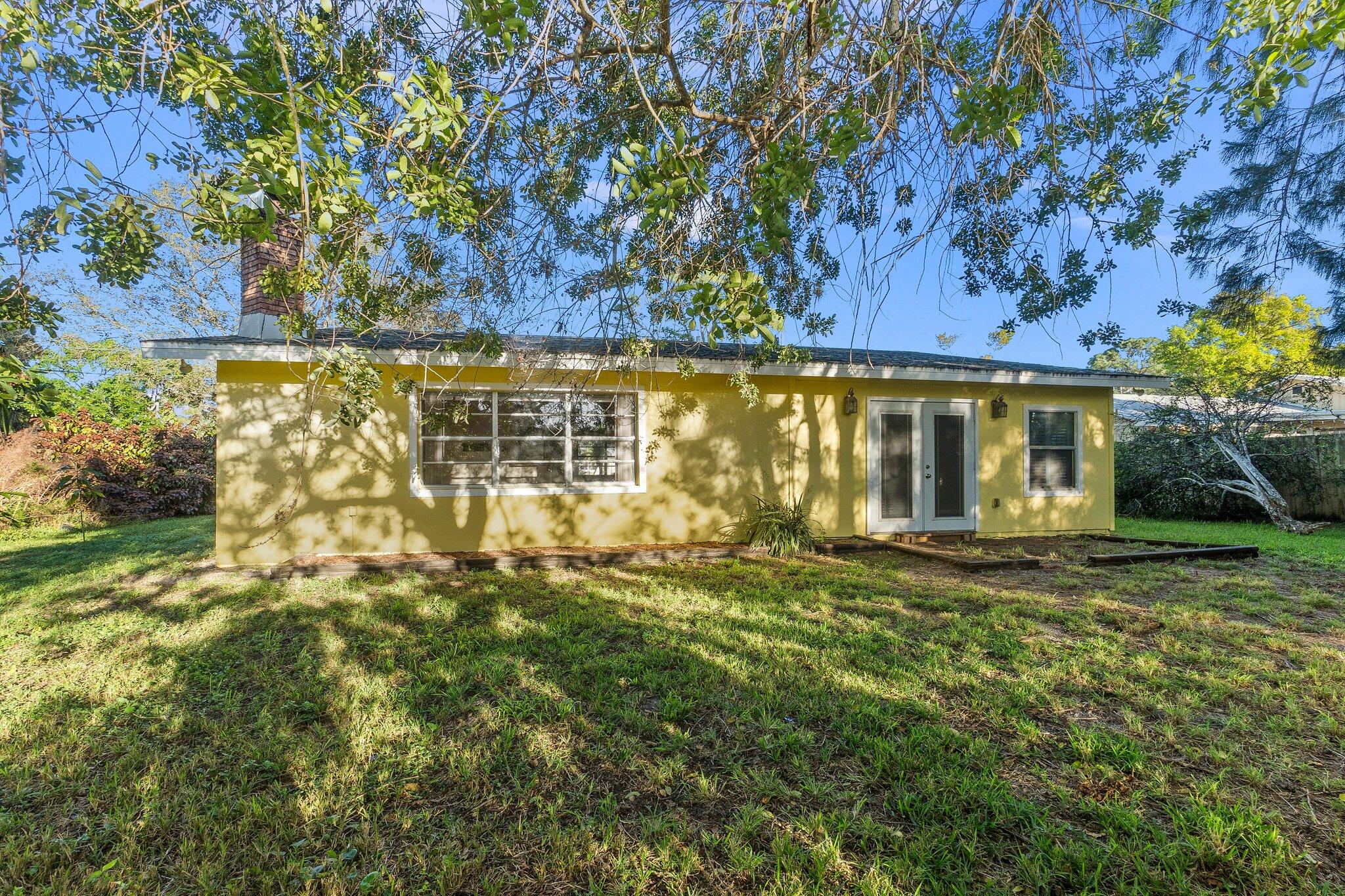 5901 Sunset Boulevard Fort Pierce, FL 34982 - Photo 25 of 26 a view of outdoor space with garden