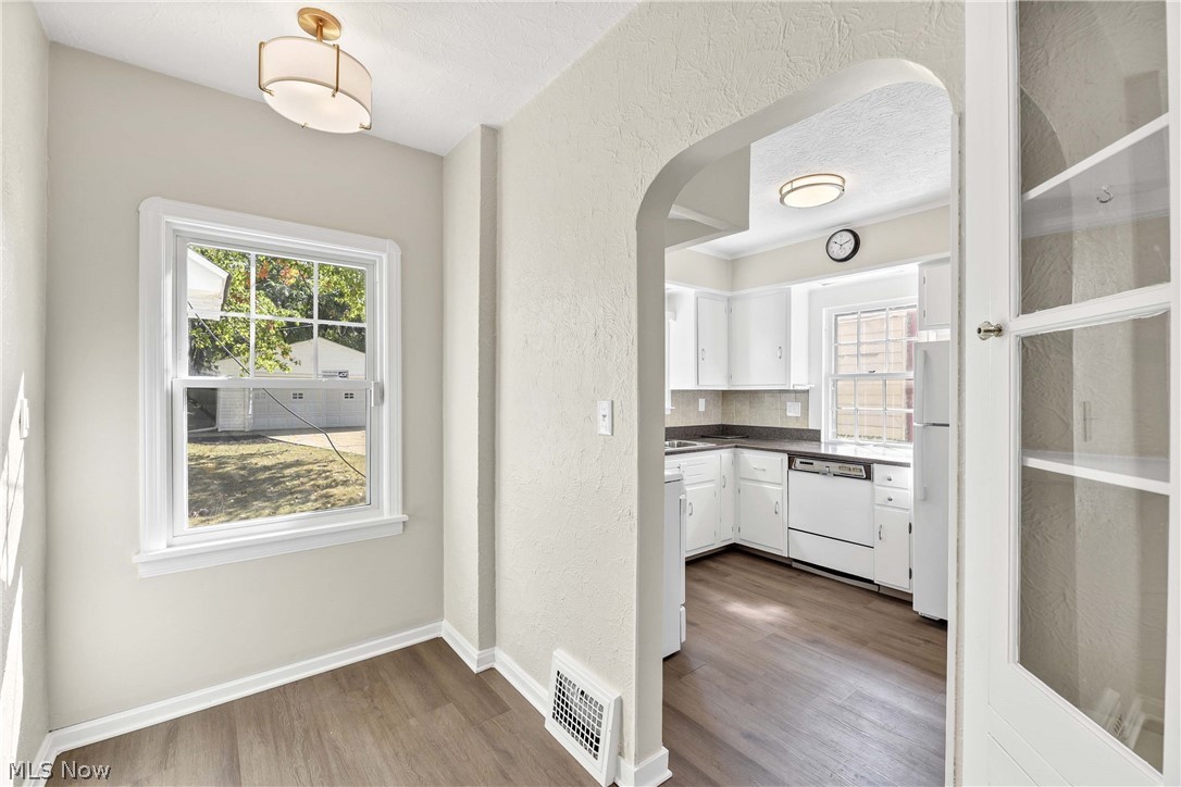 1031 Pennfield Road Cleveland, OH 44121 - Photo 9 of 23 Gallery Image 9