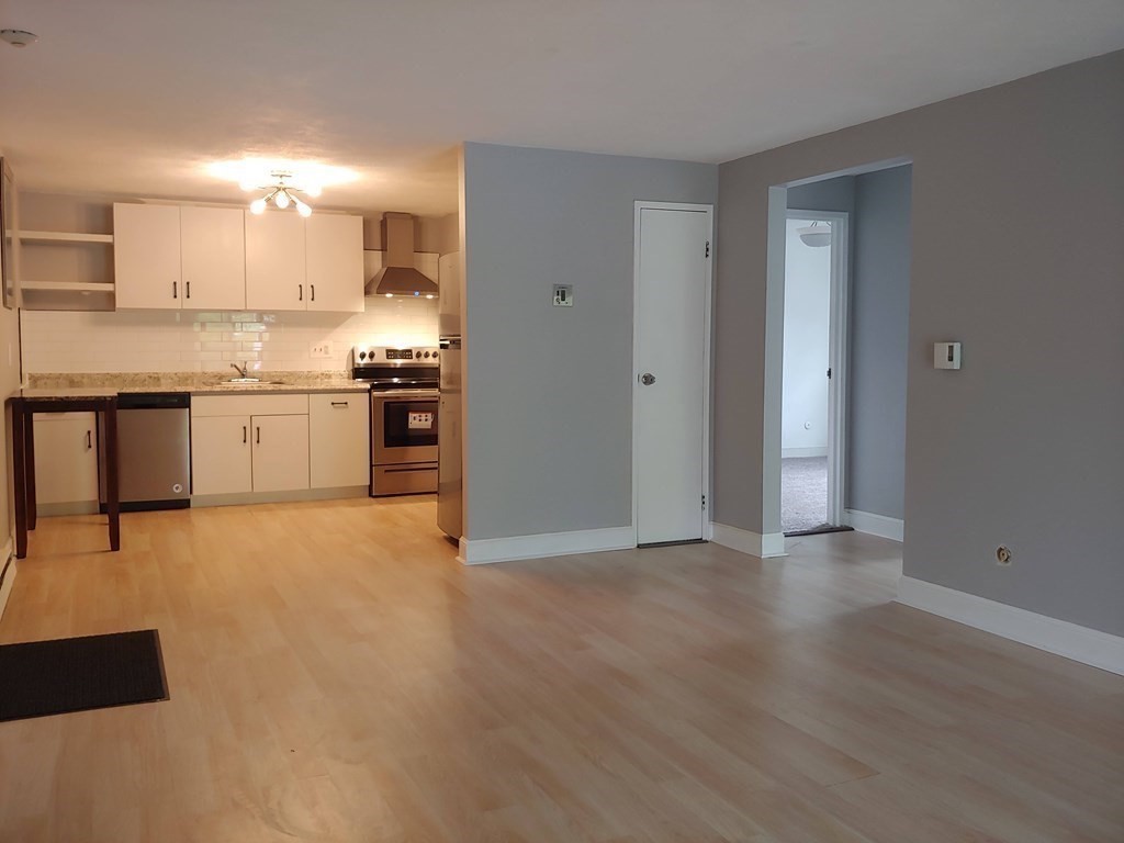11 Walker Road, Unit 6 North Andover, MA 01845 - Photo 3 of 12 Gallery Image 3