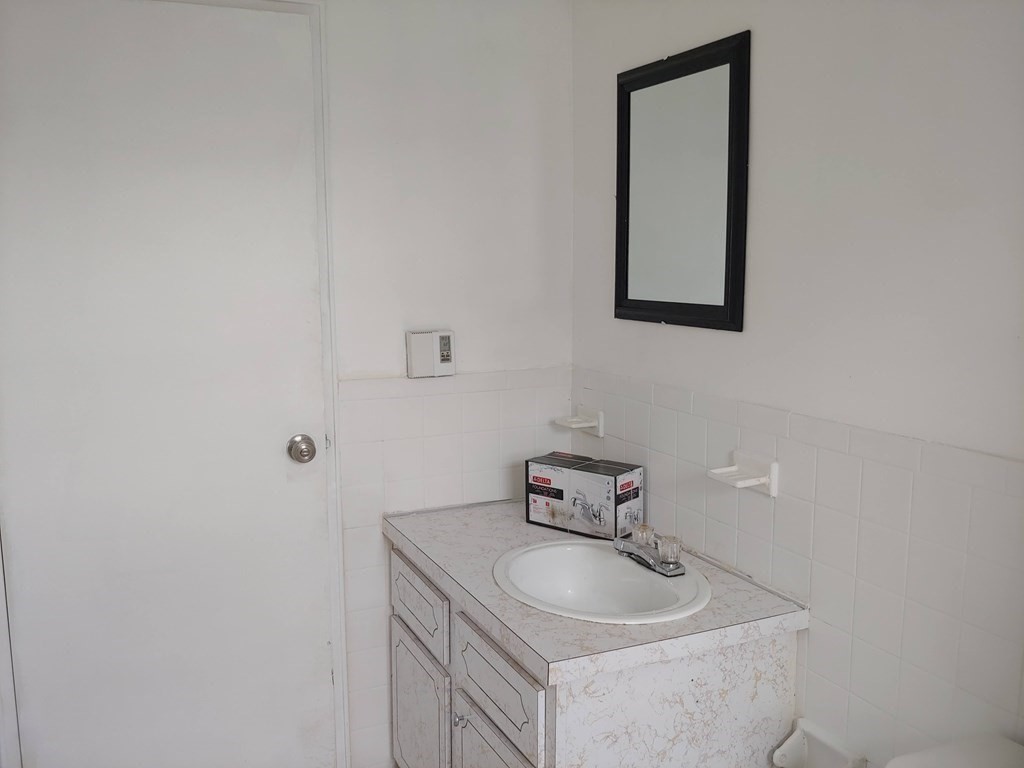 11 Walker Road, Unit 6 North Andover, MA 01845 - Photo 6 of 12 Gallery Image 6