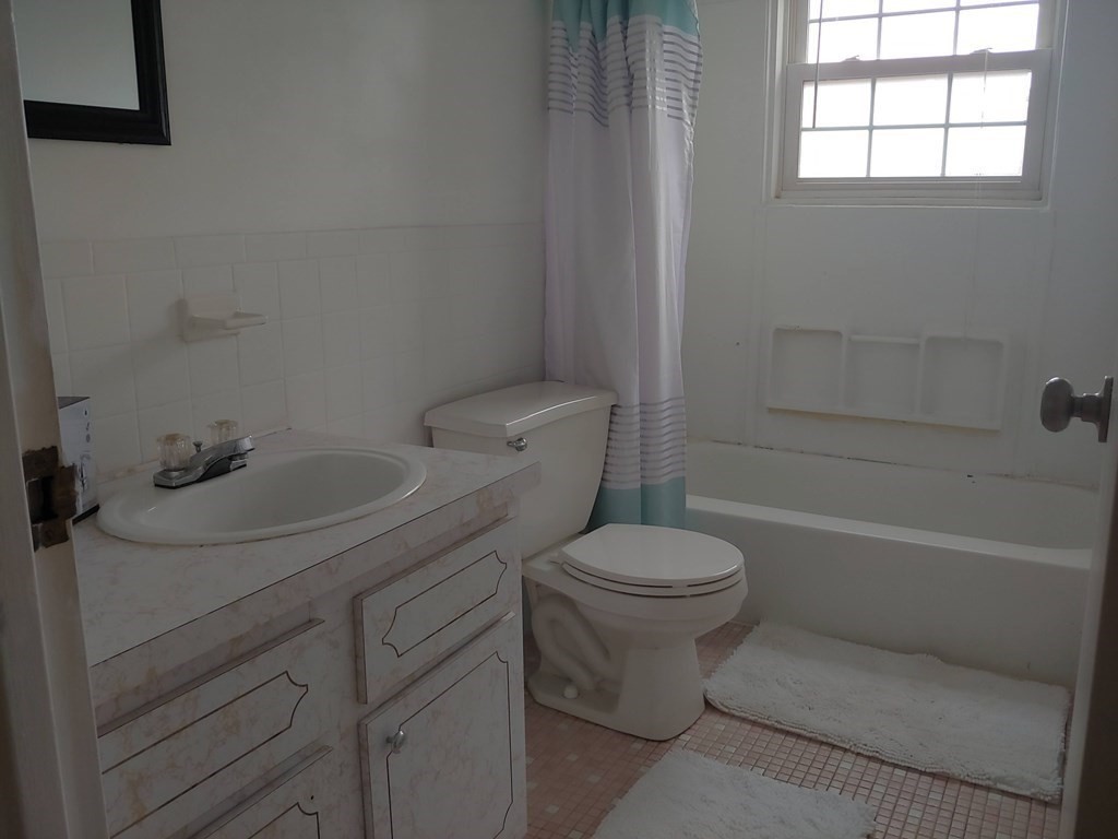 11 Walker Road, Unit 6 North Andover, MA 01845 - Photo 7 of 12 Gallery Image 7
