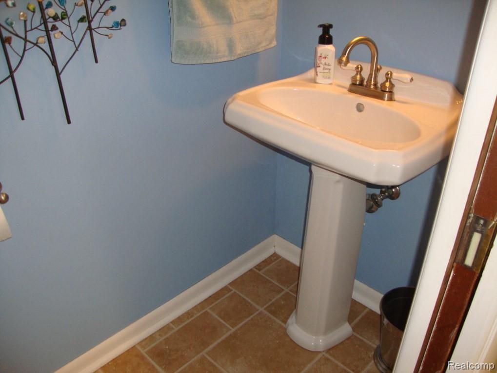 5189 Van Slyke Road Flint, MI 48507 - Photo 5 of 22 DSC00230.jpg