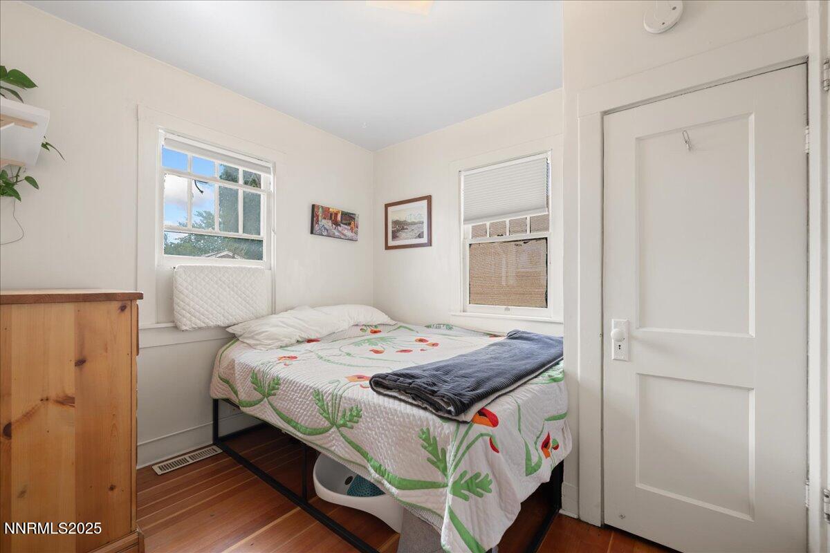 154 East Arroyo Street Reno, NV 89502 - Photo 7 of 36 a bedroom that has a bed and a table in it