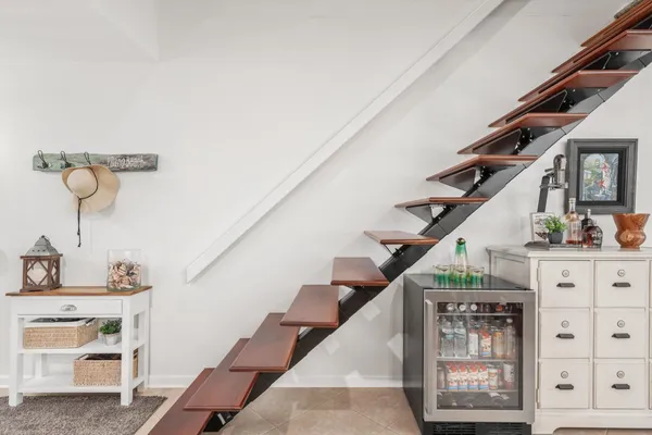 a view of entryway and kitchen