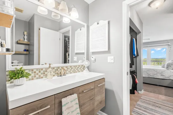 a en suite bathroom with a sink and a mirror