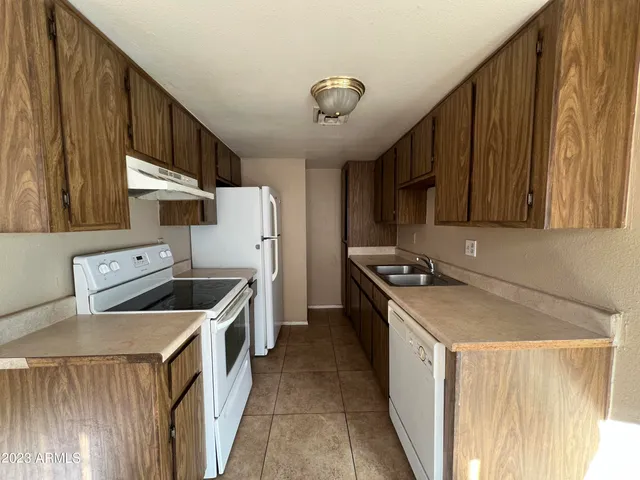 $1,195 | 860 East Brown Road, Unit 24, Mesa, AZ 85203