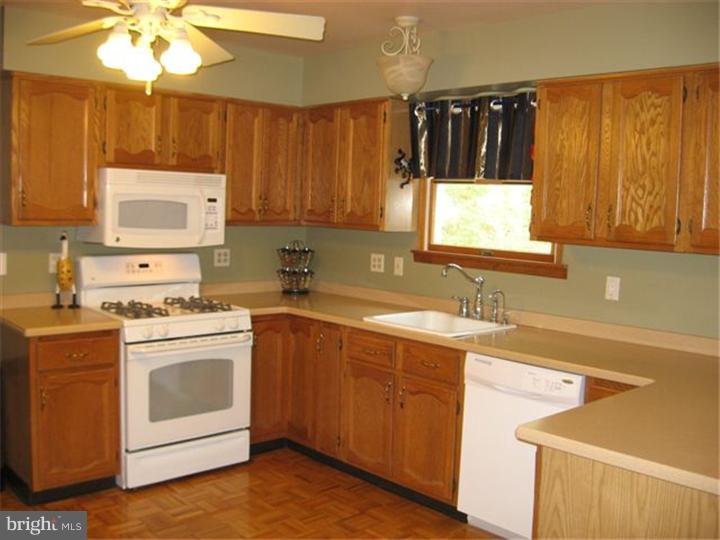 19 Kuzyk Road Cream Ridge, NJ 08514 - Photo 7 of 25 Kitchen