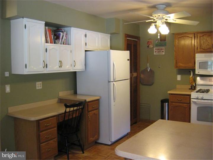 19 Kuzyk Road Cream Ridge, NJ 08514 - Photo 8 of 25 Kitchen