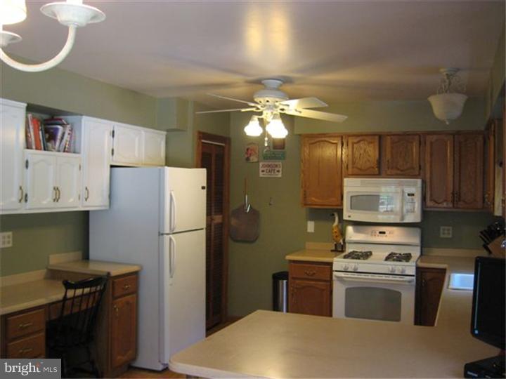 19 Kuzyk Road Cream Ridge, NJ 08514 - Photo 9 of 25 Kitchen