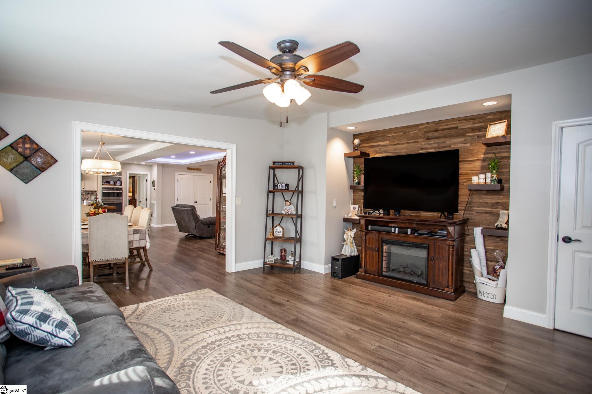 504 New Harrison Bridge Road Simpsonville, SC 29680 - Photo 3 of 34