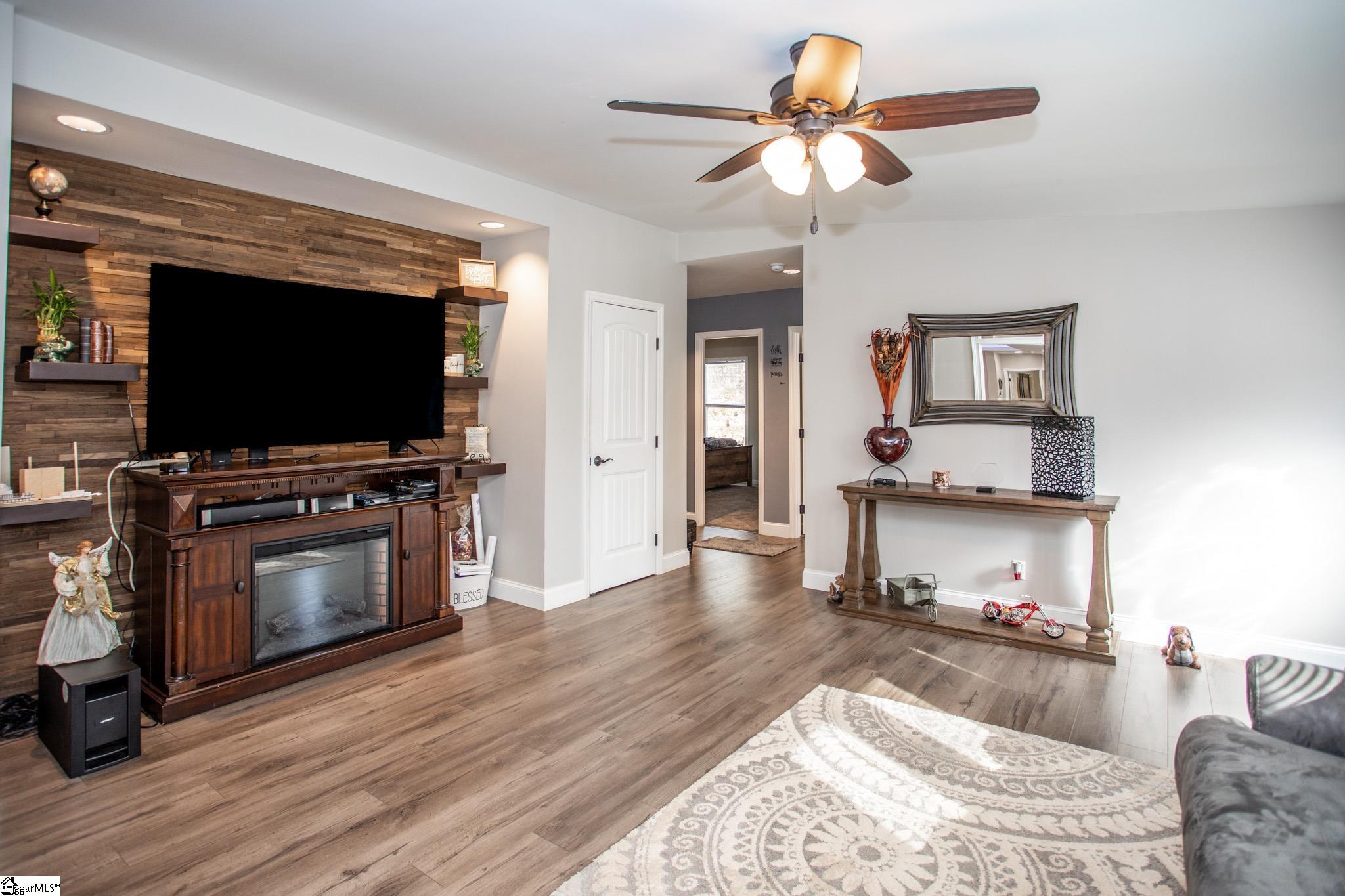 504 New Harrison Bridge Road Simpsonville, SC 29680 - Photo 5 of 34