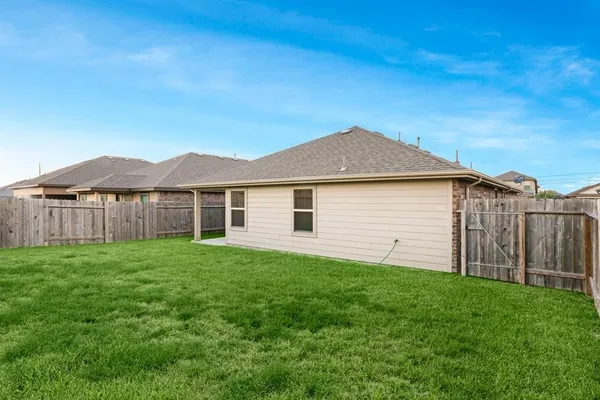 $2,250 | 518 Poppy Field Court, Rosharon, TX 77583