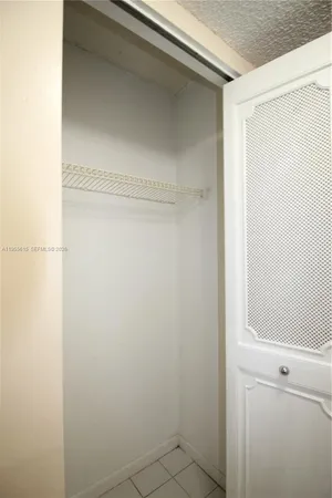 $1,800 | 17890 West Dixie Highway, Unit 519, North Miami Beach, FL 33160