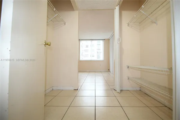 $1,800 | 17890 West Dixie Highway, Unit 519, North Miami Beach, FL 33160