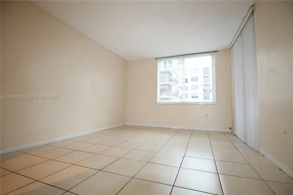 $1,800 | 17890 West Dixie Highway, Unit 519, North Miami Beach, FL 33160