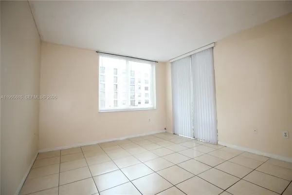 $1,800 | 17890 West Dixie Highway, Unit 519, North Miami Beach, FL 33160