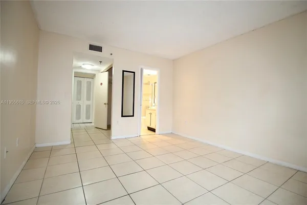 $1,800 | 17890 West Dixie Highway, Unit 519, North Miami Beach, FL 33160