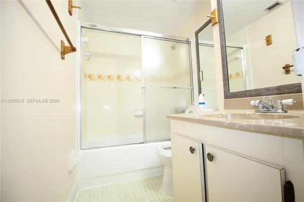 $1,800 | 17890 West Dixie Highway, Unit 519, North Miami Beach, FL 33160