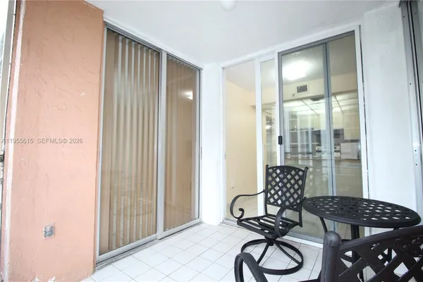 $1,800 | 17890 West Dixie Highway, Unit 519, North Miami Beach, FL 33160