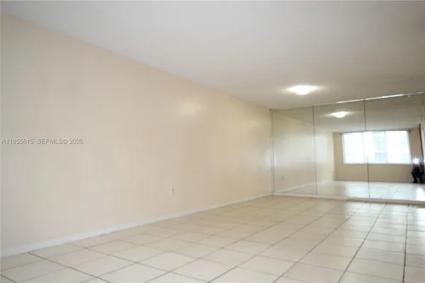 $1,800 | 17890 West Dixie Highway, Unit 519, North Miami Beach, FL 33160