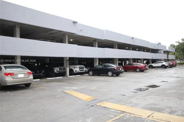 $1,800 | 17890 West Dixie Highway, Unit 519, North Miami Beach, FL 33160