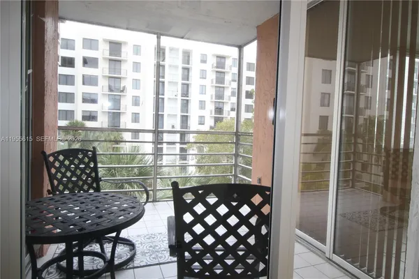 $1,800 | 17890 West Dixie Highway, Unit 519, North Miami Beach, FL 33160