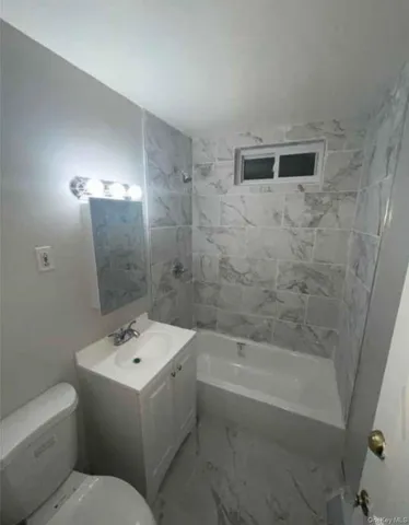 a view of empty room with window